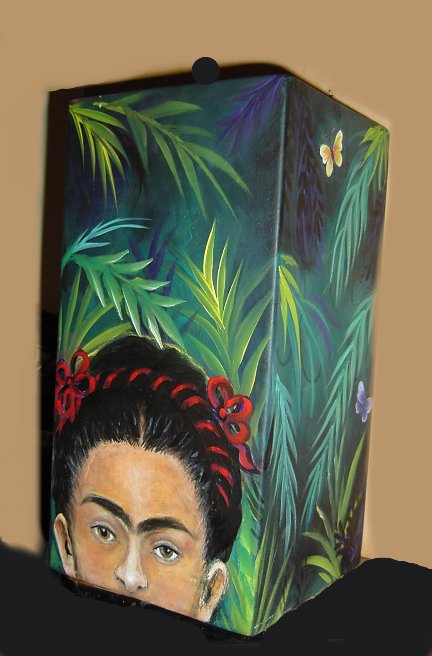 <FONT FACE=ARIAL color=gray>A Frida Kahlo vase I did earlier this year.</FONT>